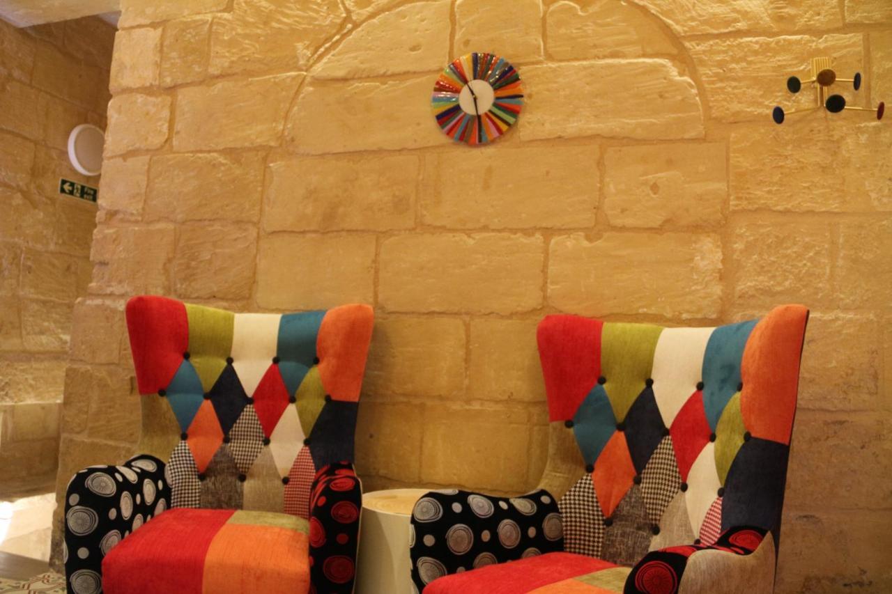 Malta'S Naughtiest Cabaret Appartement Il-Furjana Buitenkant foto
