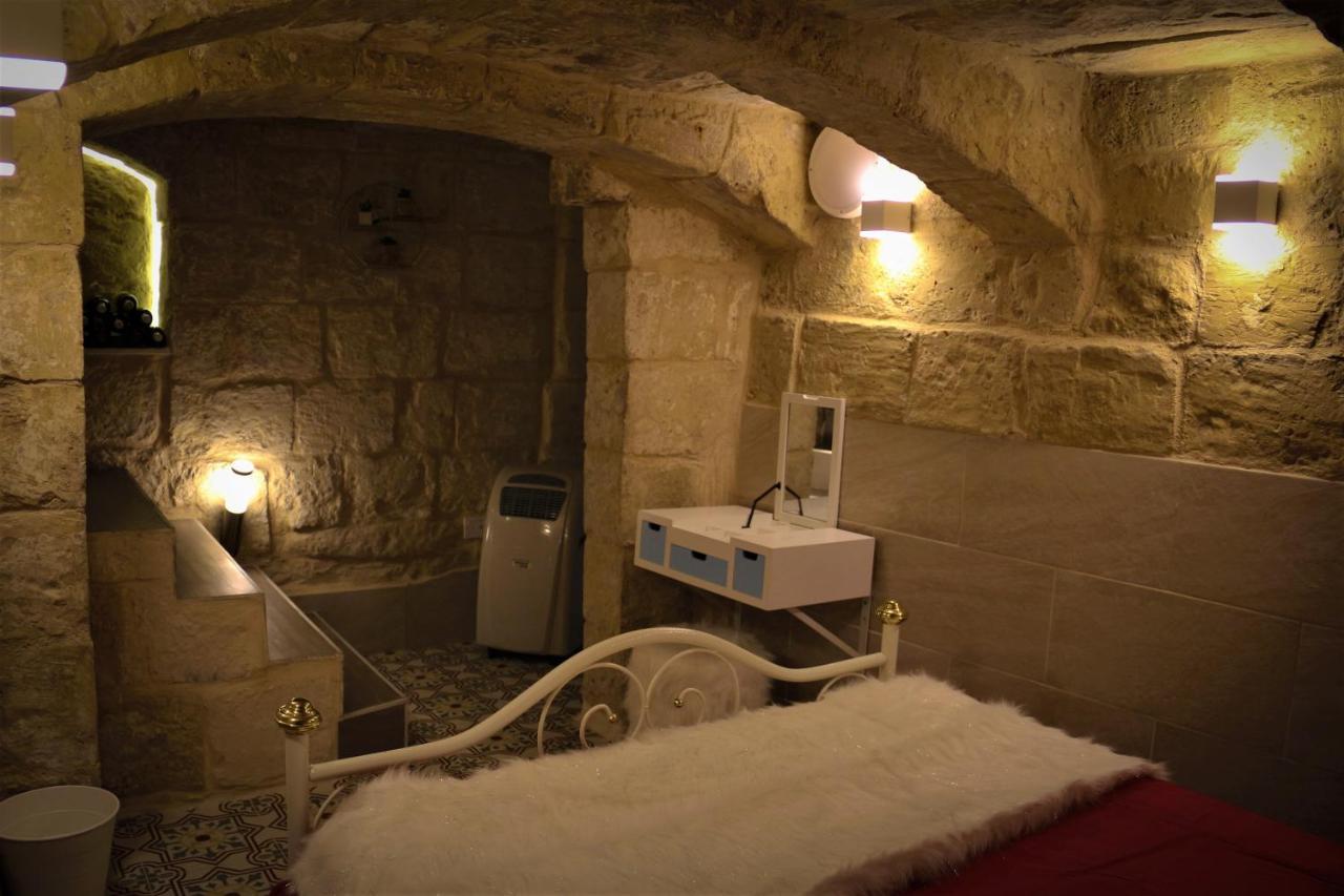 Malta'S Naughtiest Cabaret Appartement Il-Furjana Buitenkant foto