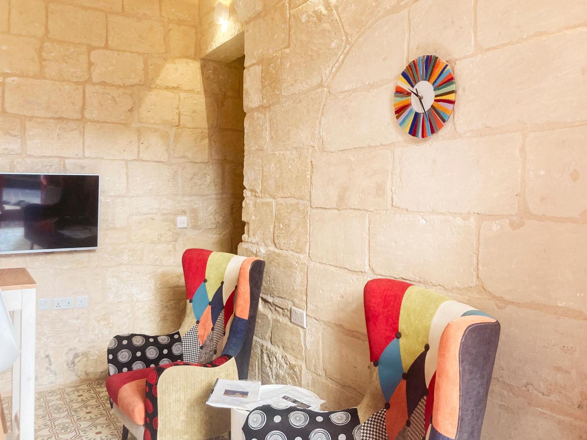 Malta'S Naughtiest Cabaret Appartement Il-Furjana Buitenkant foto