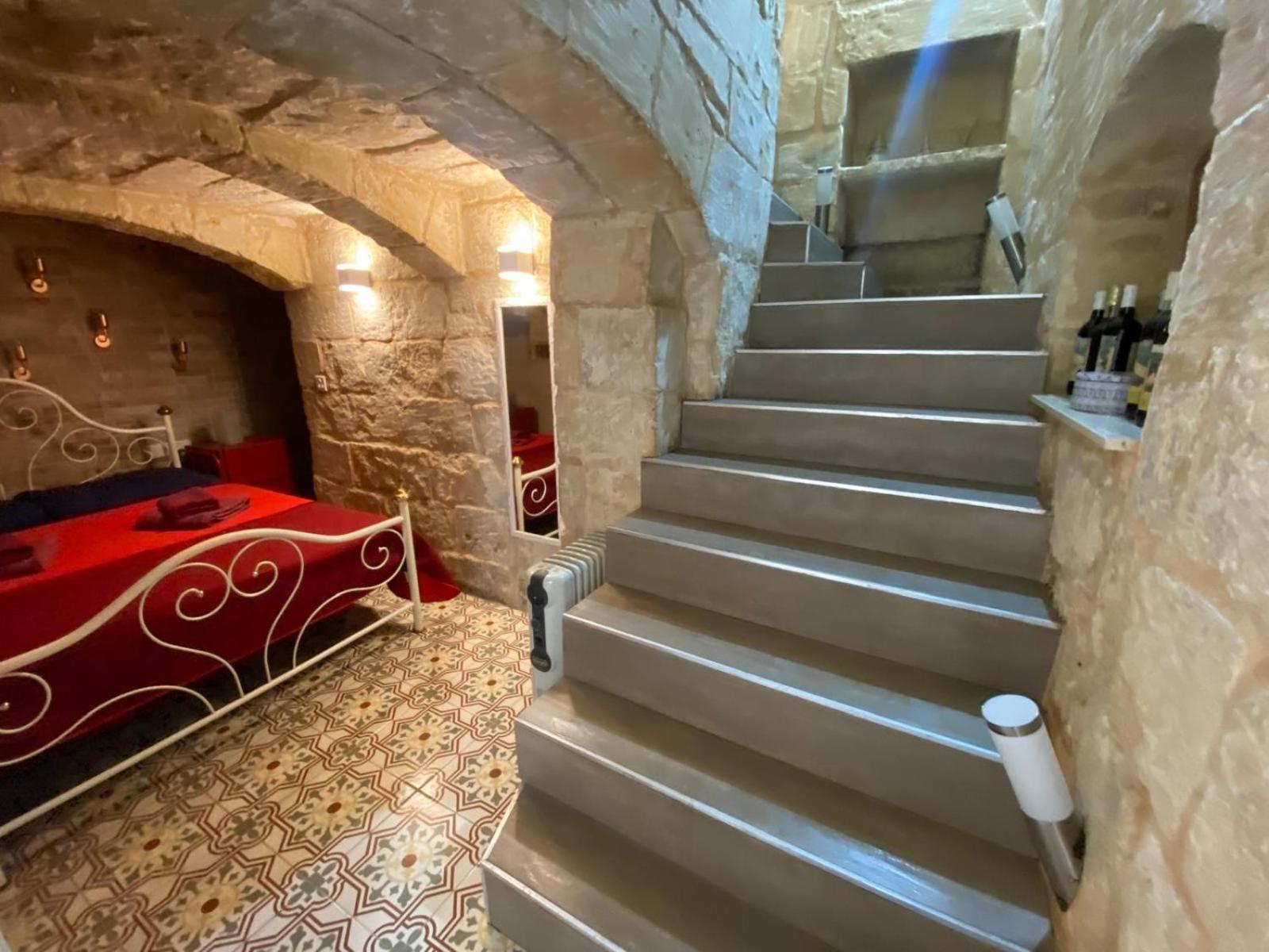 Malta'S Naughtiest Cabaret Appartement Il-Furjana Buitenkant foto