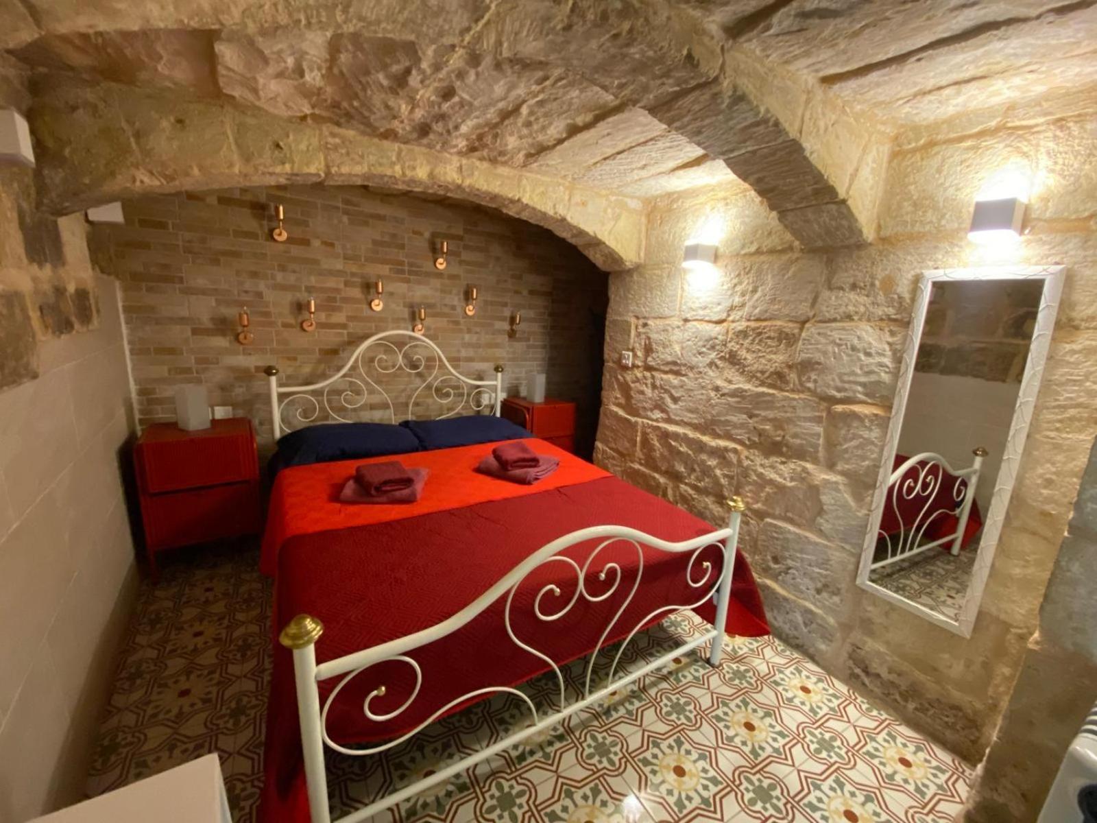 Malta'S Naughtiest Cabaret Appartement Il-Furjana Buitenkant foto