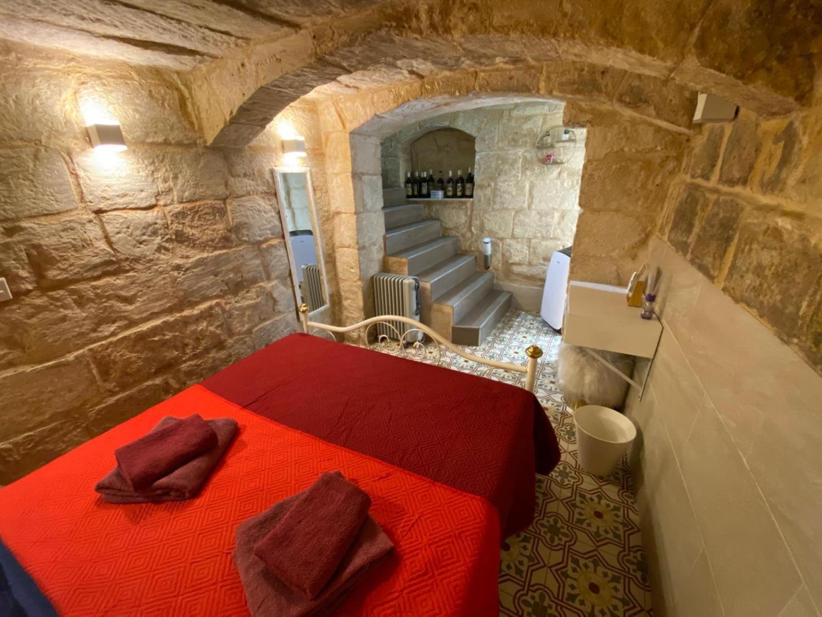 Malta'S Naughtiest Cabaret Appartement Il-Furjana Buitenkant foto
