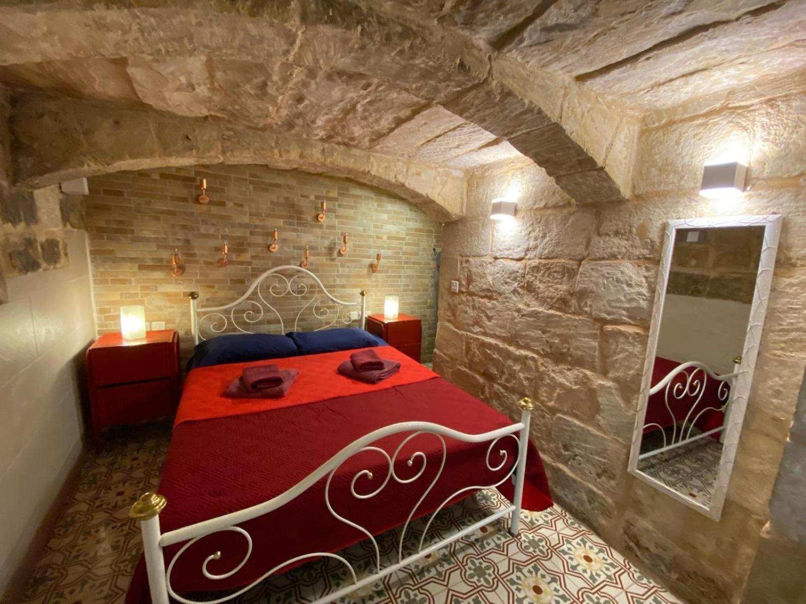 Malta'S Naughtiest Cabaret Appartement Il-Furjana Buitenkant foto
