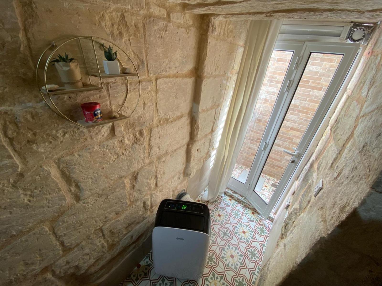 Malta'S Naughtiest Cabaret Appartement Il-Furjana Buitenkant foto